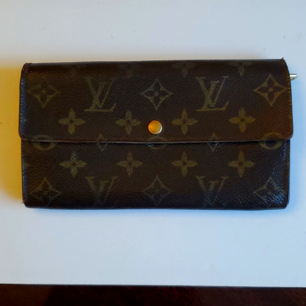 Louis Vuitton "Sarah Wallet"